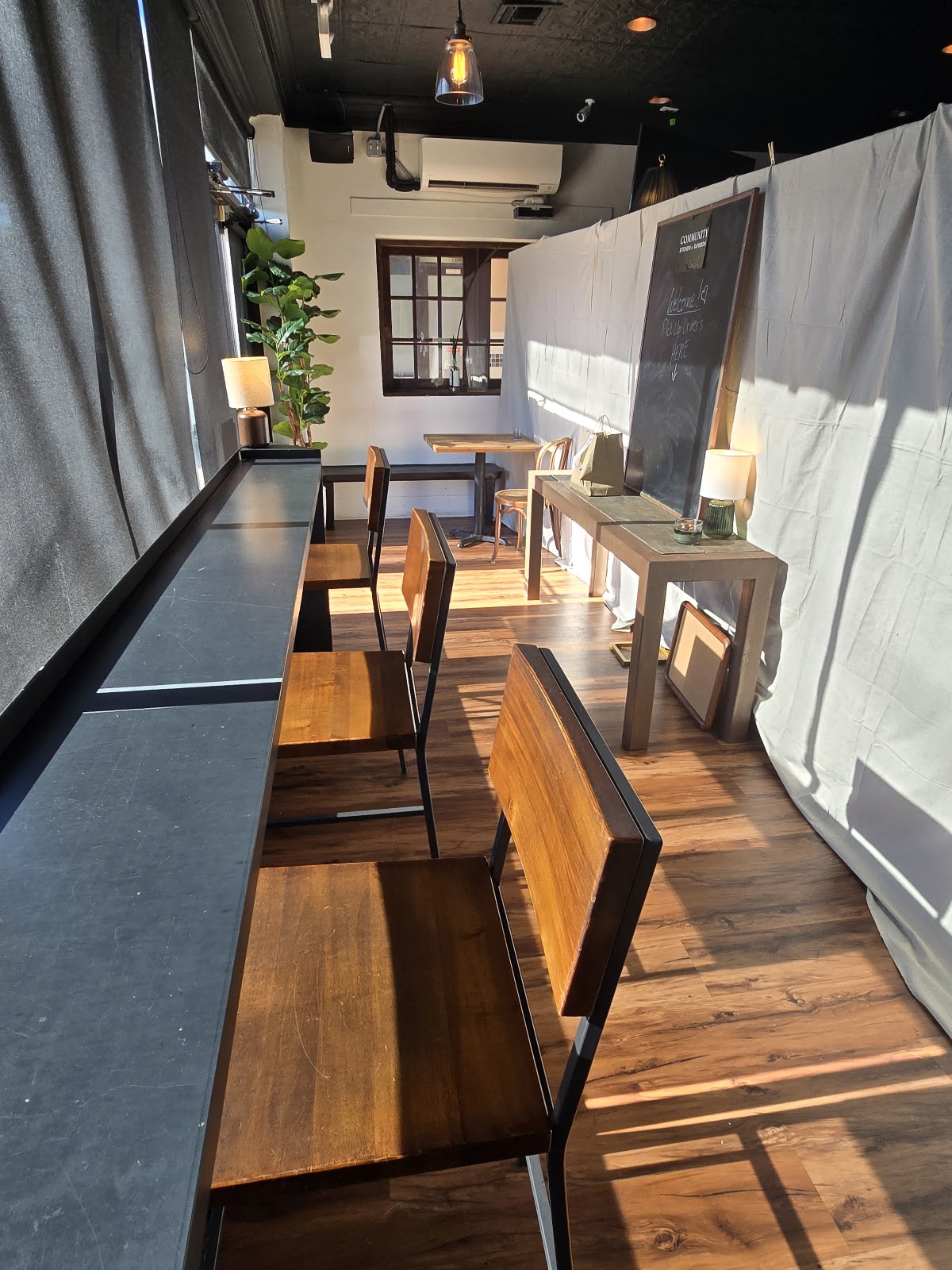 COMMUNITY Kitchen + Taproom