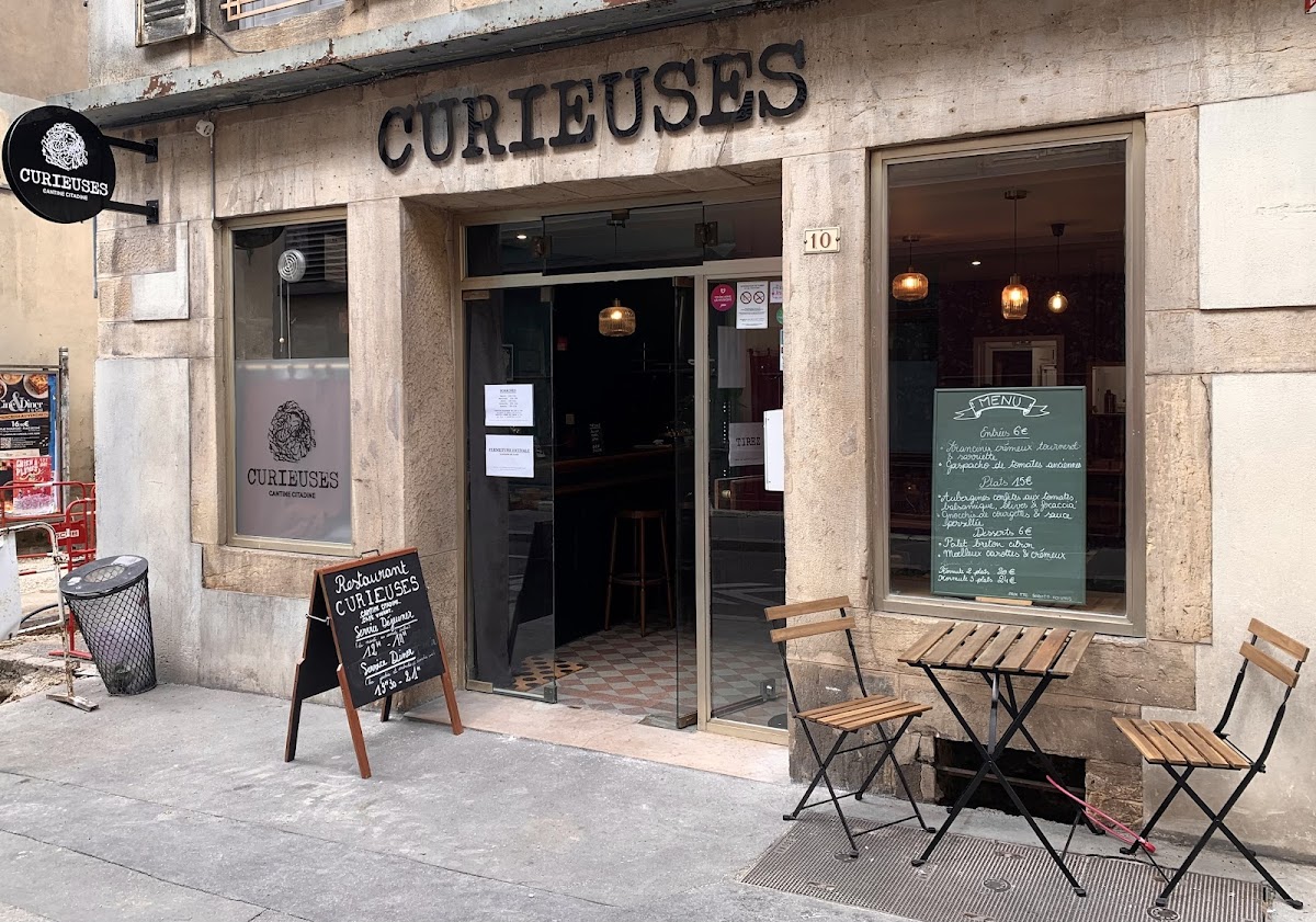CURIEUSES
