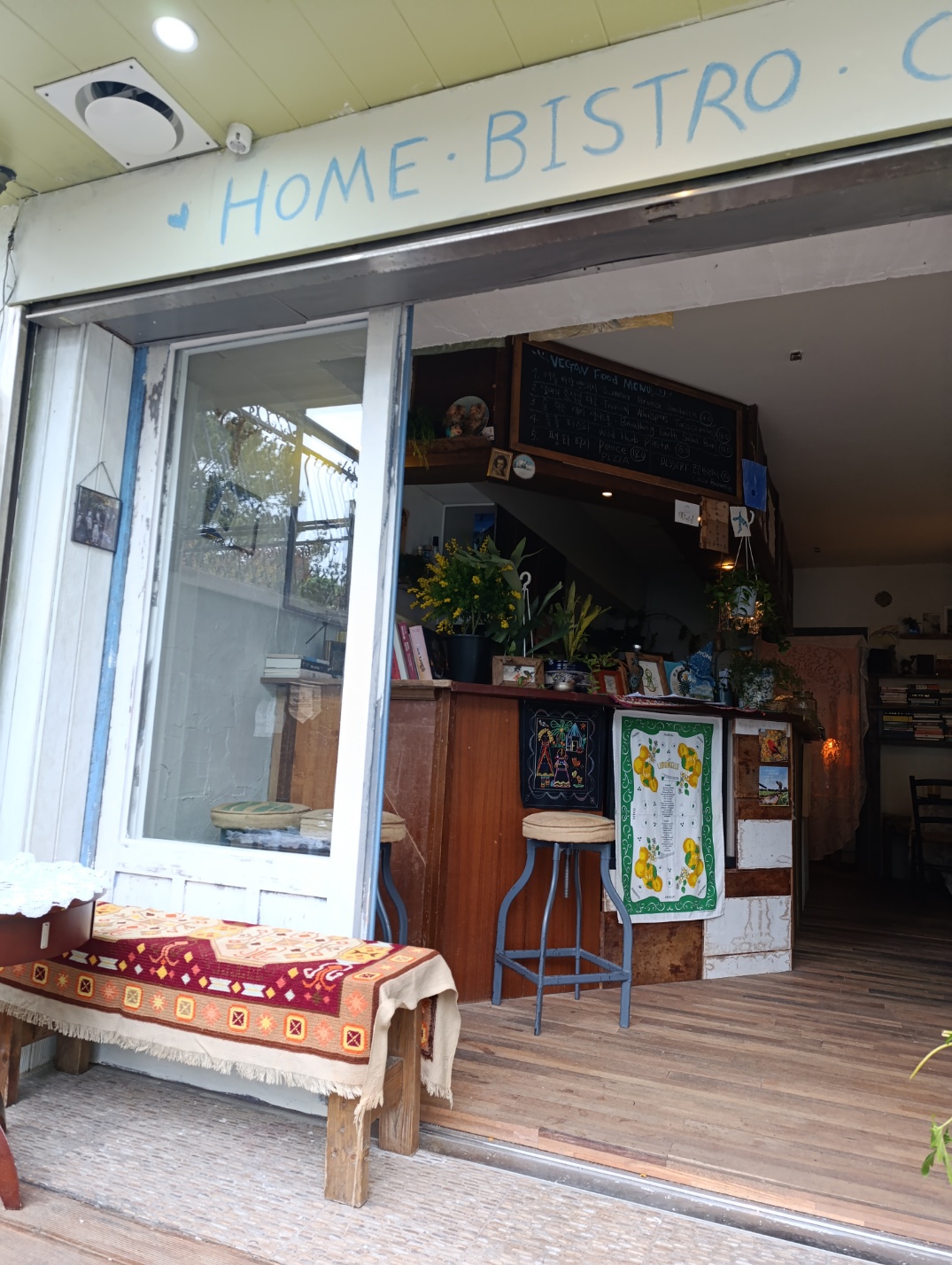 HOME Bistro and Cafe