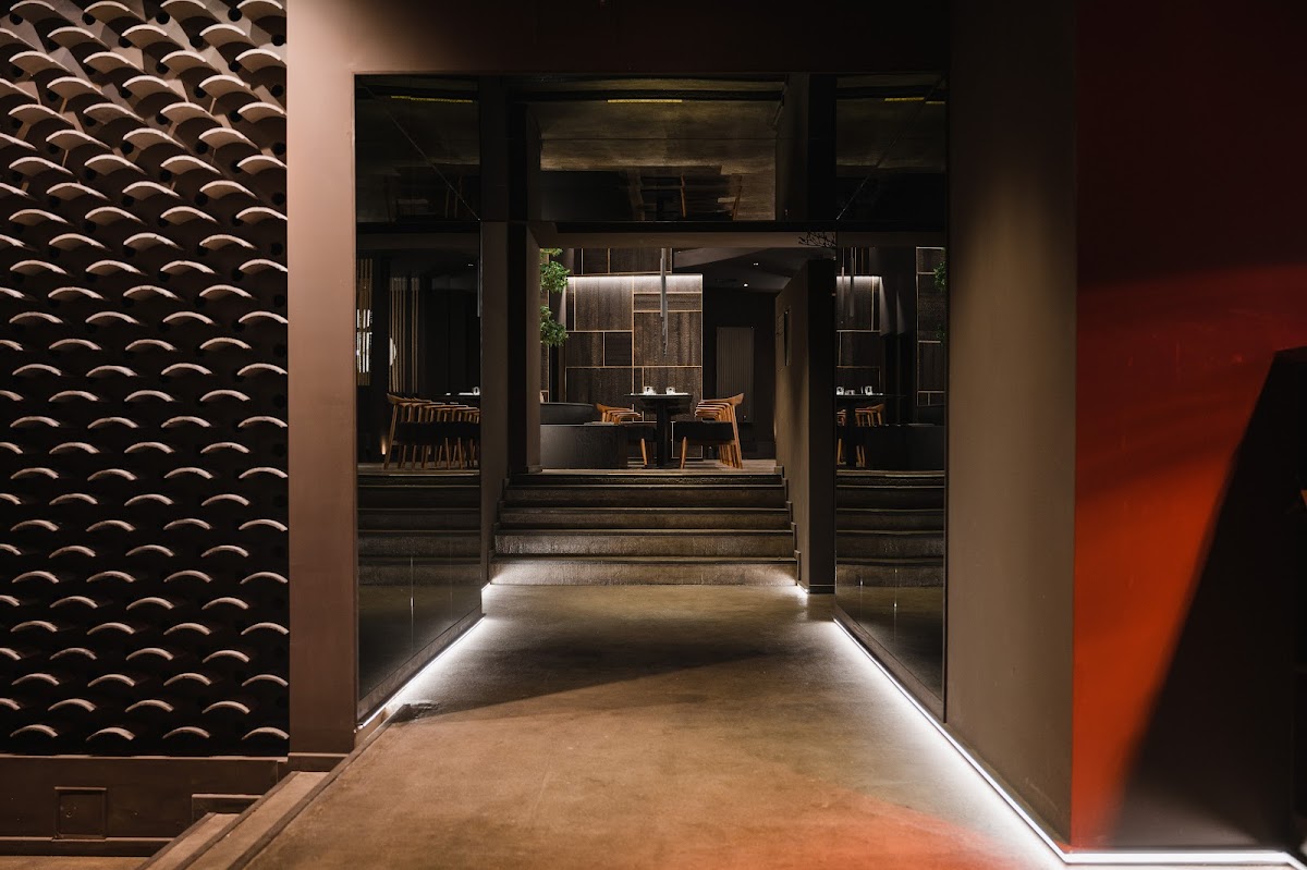 Oukan Dining