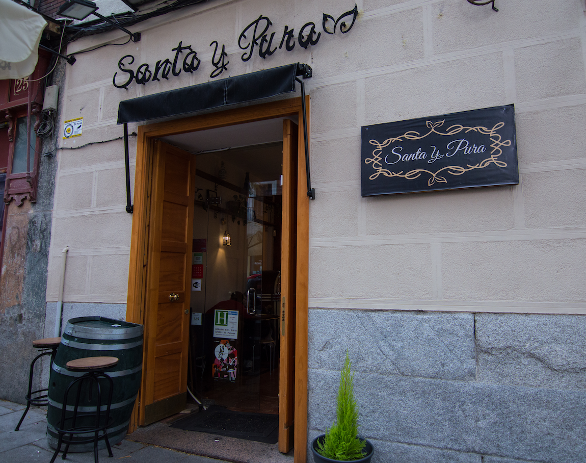 Santa y Pura
