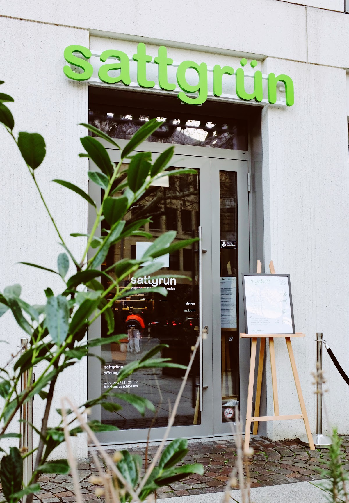 Sattgrün Kolumba Viertel - Mitte